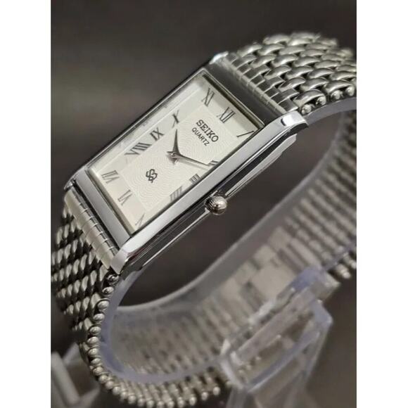 Vintage Style Seiko Quartz Mens Silver Watch & White accents W/ Metal Strap - Picture 4 of 7